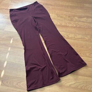 Lane Bryant Livi Flare Yoga Pants – Burgundy – Size 18/20 – Great Condition